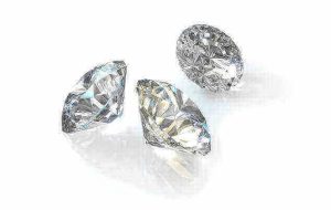 3 diamanti da vendere ad un compro oro che ne valuterà il prezzo