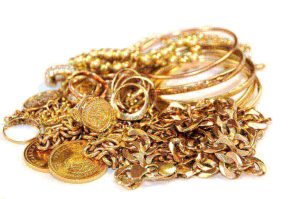 gruzzolo di oro pronto per essere venduto ad un compro oro che ne valuterà il prezzo in tempo reale
